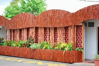 Golden Thistle Hotel Crown Point 2*,  Trinidad And Tobago