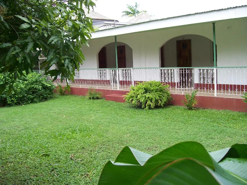 Guest house Golden Thistle Hotel Crown Point
